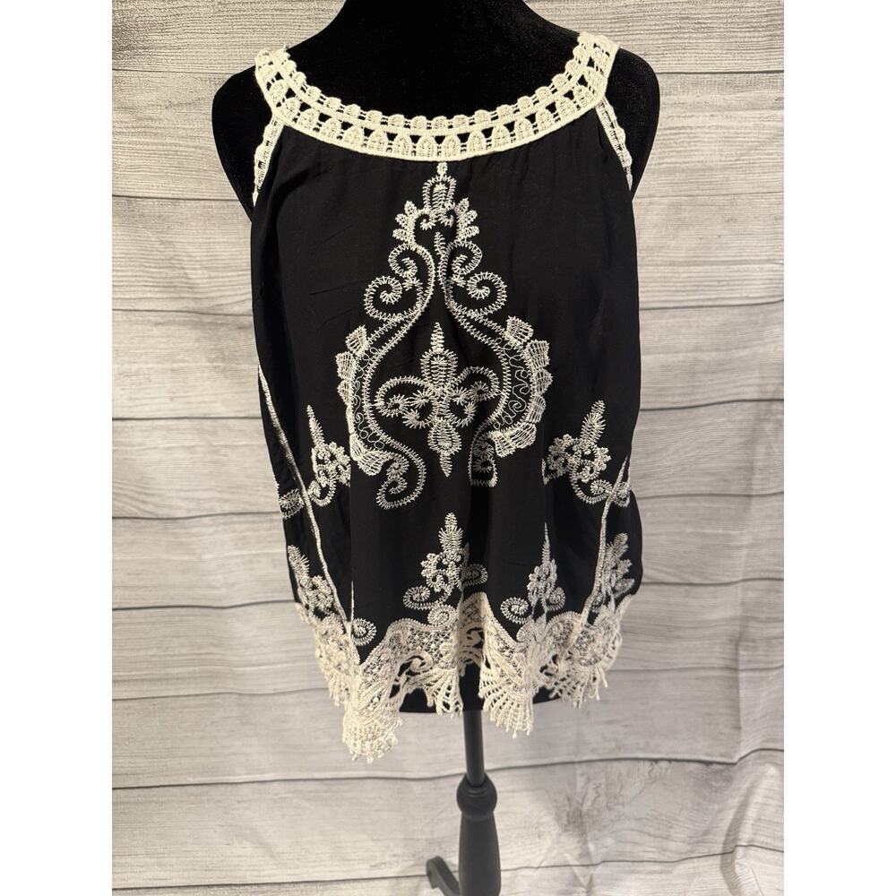 Women’s Ultra Pink black and white embroidered boho blouse Size Large EUC